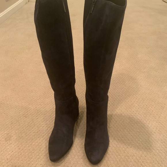 Beautiful Calvin Klein Knee High Suede Boots, Size 8.5 - Picture 8 of 10